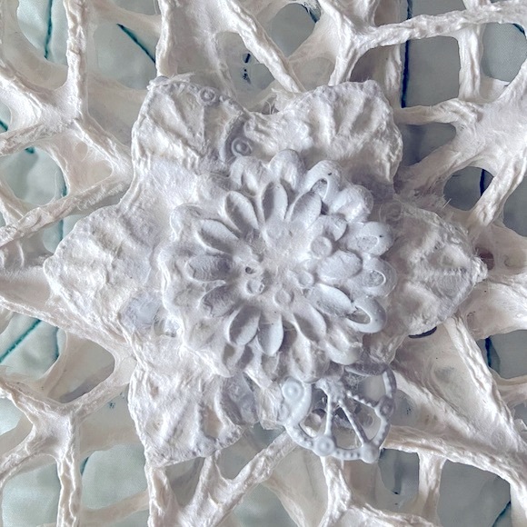 NEW Hobby Lobby Metal White Flower Textured Paper Mache Hanging Wall Decor - Picture 3 of 10